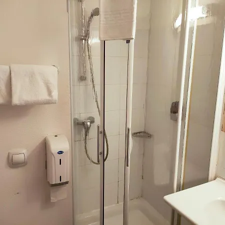 Brit Essentiel Nord Отель