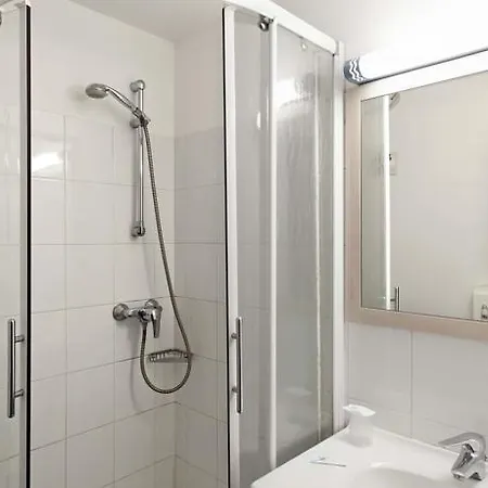 Brit Essentiel Nord Hotel 2*