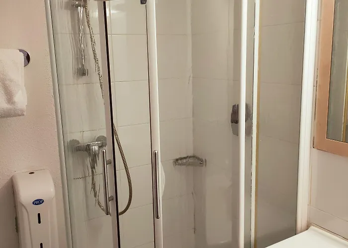 Brit Essentiel Nord Hotel 2*